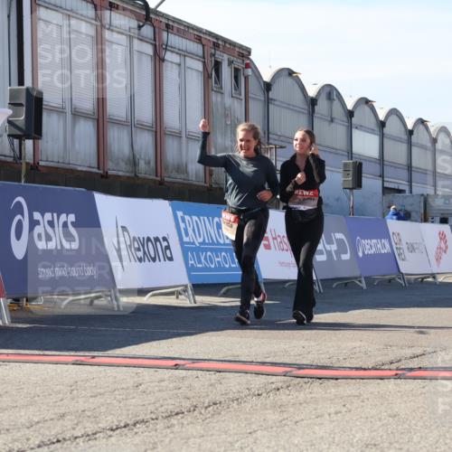 03.10.2025 - Köhlbrandbrückenlauf Luisa Fischer http://msf.ph/oto/9043321 03.10.2025 13:38:25 Ziel 4435, 4697, 5139, 5335, 5439, 5509, 6581, 6582, 6583 meine-sportfotos.de