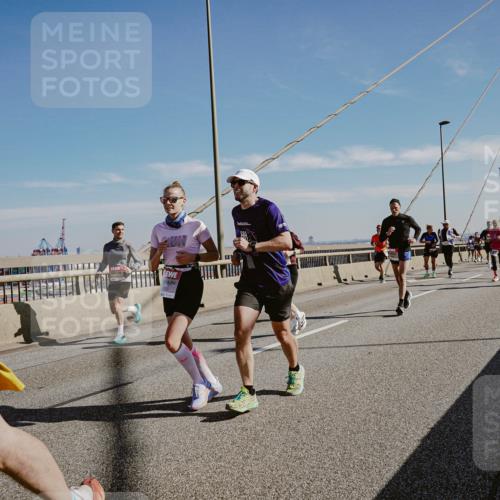 03.10.2025 - Köhlbrandbrückenlauf Michael Burmester http://msf.ph/oto/9043325 03.10.2025 12:24:49 Position 1  meine-sportfotos.de