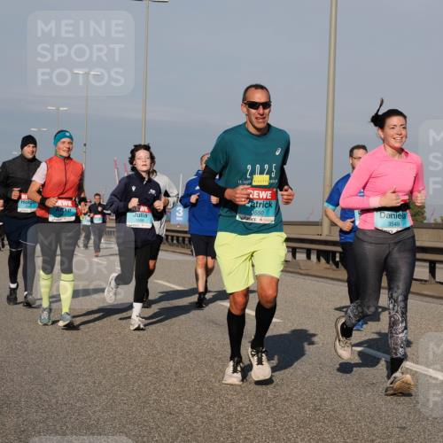 03.10.2025 - Köhlbrandbrückenlauf Fabian Wolf http://msf.ph/oto/9043329 03.10.2025 09:56:26 Position 3 1909, 2025, 39, 3550, 3549 meine-sportfotos.de