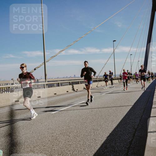 03.10.2025 - Köhlbrandbrückenlauf Michael Burmester http://msf.ph/oto/9043333 03.10.2025 12:24:50 Position 1  meine-sportfotos.de