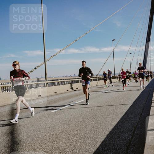 03.10.2025 - Köhlbrandbrückenlauf Michael Burmester http://msf.ph/oto/9043336 03.10.2025 12:24:50 Position 1  meine-sportfotos.de
