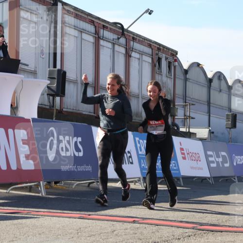 03.10.2025 - Köhlbrandbrückenlauf Luisa Fischer http://msf.ph/oto/9043340 03.10.2025 13:38:26 Ziel 4435, 4697, 5139, 5335, 5439, 5509, 6581, 6582, 6583 meine-sportfotos.de