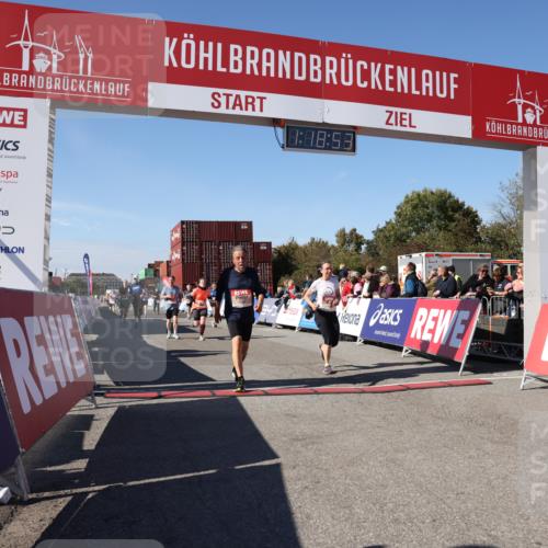 03.10.2025 - Köhlbrandbrückenlauf Lena Gebhardt http://msf.ph/oto/9043341 03.10.2025 13:18:53 Ziel 4077, 4556, 4756, 4889, 5304, 5974, 6267, 6500, 6506, 6556, 6795 meine-sportfotos.de