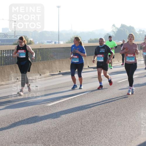 03.10.2025 - Köhlbrandbrückenlauf Lena Gebhardt http://msf.ph/oto/9043343 03.10.2025 09:26:34 Position 1 1728, 2240 meine-sportfotos.de