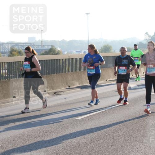03.10.2025 - Köhlbrandbrückenlauf Lena Gebhardt http://msf.ph/oto/9043349 03.10.2025 09:26:35 Position 1  meine-sportfotos.de