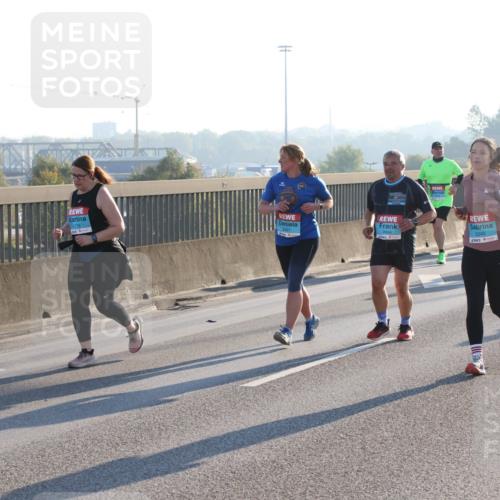 03.10.2025 - Köhlbrandbrückenlauf Lena Gebhardt http://msf.ph/oto/9043354 03.10.2025 09:26:35 Position 1 1728, 2, 2497, 2498, 2240 meine-sportfotos.de