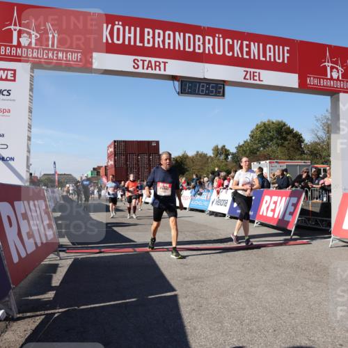 03.10.2025 - Köhlbrandbrückenlauf Lena Gebhardt http://msf.ph/oto/9043355 03.10.2025 13:18:54 Ziel 4077, 4556, 4676, 4756, 4889, 5304, 5449, 5974, 6267, 6506, 6556, 6573, 6795 meine-sportfotos.de