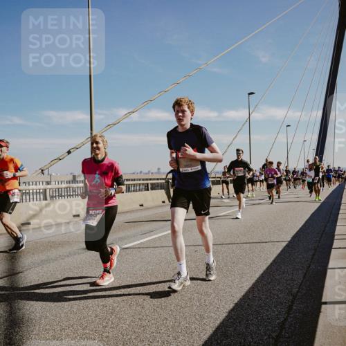 03.10.2025 - Köhlbrandbrückenlauf Michael Burmester http://msf.ph/oto/9043356 03.10.2025 12:24:53 Position 1 6214, 6803 meine-sportfotos.de
