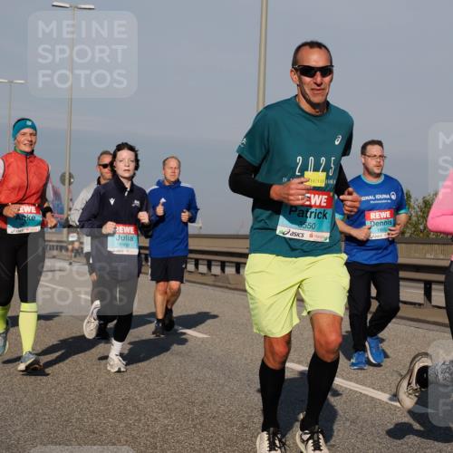03.10.2025 - Köhlbrandbrückenlauf Fabian Wolf http://msf.ph/oto/9043358 03.10.2025 09:56:26 Position 3 1909, 2025, 3550, 1865, 3549 meine-sportfotos.de