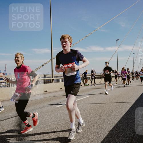 03.10.2025 - Köhlbrandbrückenlauf Michael Burmester http://msf.ph/oto/9043359 03.10.2025 12:24:53 Position 1 6803 meine-sportfotos.de