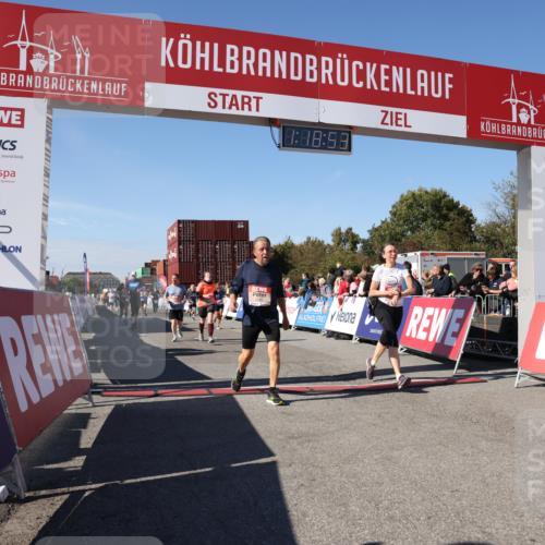 03.10.2025 - Köhlbrandbrückenlauf Lena Gebhardt http://msf.ph/oto/9043361 03.10.2025 13:18:54 Ziel 4077, 4556, 4676, 4756, 4889, 5304, 5449, 5974, 6267, 6506, 6556, 6573, 6795 meine-sportfotos.de