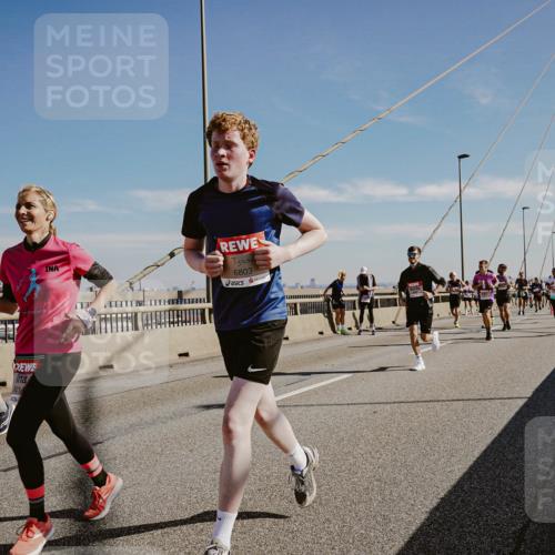 03.10.2025 - Köhlbrandbrückenlauf Michael Burmester http://msf.ph/oto/9043364 03.10.2025 12:24:53 Position 1 6214, 6803 meine-sportfotos.de