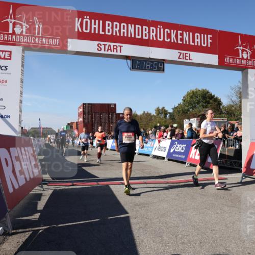 03.10.2025 - Köhlbrandbrückenlauf Lena Gebhardt http://msf.ph/oto/9043366 03.10.2025 13:18:54 Ziel 4077, 4556, 4676, 4756, 4889, 5304, 5449, 5974, 6267, 6506, 6556, 6573, 6795 meine-sportfotos.de