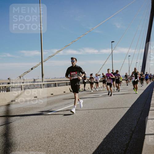 03.10.2025 - Köhlbrandbrückenlauf Michael Burmester http://msf.ph/oto/9043369 03.10.2025 12:24:54 Position 1  meine-sportfotos.de