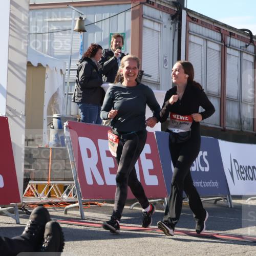 03.10.2025 - Köhlbrandbrückenlauf Luisa Fischer http://msf.ph/oto/9043370 03.10.2025 13:38:27 Ziel 4697, 5139, 5335, 5439, 5509, 6581, 6582, 6583 meine-sportfotos.de