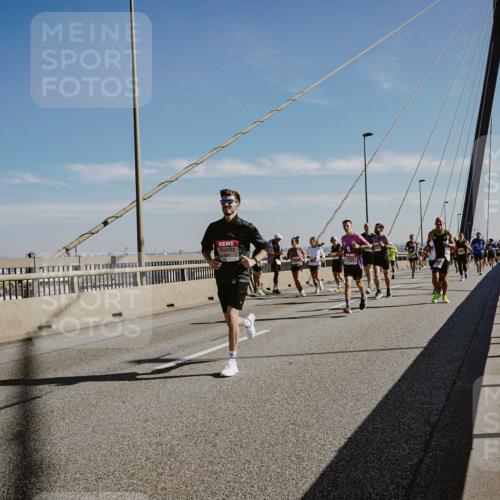 03.10.2025 - Köhlbrandbrückenlauf Michael Burmester http://msf.ph/oto/9043372 03.10.2025 12:24:54 Position 1  meine-sportfotos.de