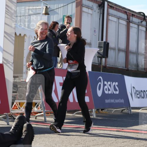 03.10.2025 - Köhlbrandbrückenlauf Luisa Fischer http://msf.ph/oto/9043375 03.10.2025 13:38:28 Ziel 4697, 5139, 5439, 5509, 6581, 6582, 6583 meine-sportfotos.de