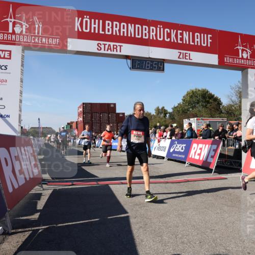 03.10.2025 - Köhlbrandbrückenlauf Lena Gebhardt http://msf.ph/oto/9043381 03.10.2025 13:18:55 Ziel 4077, 4556, 4676, 4756, 4889, 5304, 5449, 5974, 6267, 6506, 6556, 6573, 6795 meine-sportfotos.de