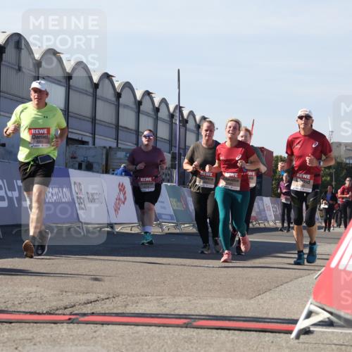 03.10.2025 - Köhlbrandbrückenlauf Luisa Fischer http://msf.ph/oto/9043384 03.10.2025 13:38:31 Ziel 4697, 4884, 5439, 5509, 5564, 5590, 5591, 6179, 6201, 6581, 6582, 6583 meine-sportfotos.de