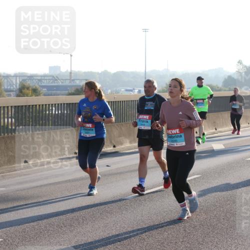 03.10.2025 - Köhlbrandbrückenlauf Lena Gebhardt http://msf.ph/oto/9043387 03.10.2025 09:26:36 Position 1 1728, 2497, 2498, 2240 meine-sportfotos.de