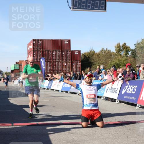 03.10.2025 - Köhlbrandbrückenlauf Lena Gebhardt http://msf.ph/oto/9043388 03.10.2025 12:59:35 Ziel 4111, 4119, 4215, 4270, 4475, 6060, 6325, 6364, 6616, 6666, 6754 meine-sportfotos.de