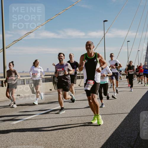 03.10.2025 - Köhlbrandbrückenlauf Michael Burmester http://msf.ph/oto/9043392 03.10.2025 12:24:57 Position 1 5764 meine-sportfotos.de