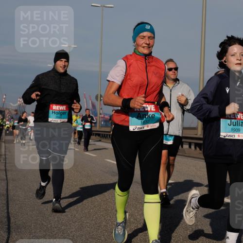 03.10.2025 - Köhlbrandbrückenlauf Fabian Wolf http://msf.ph/oto/9043393 03.10.2025 09:56:28 Position 3 3680, 1632, 1909 meine-sportfotos.de