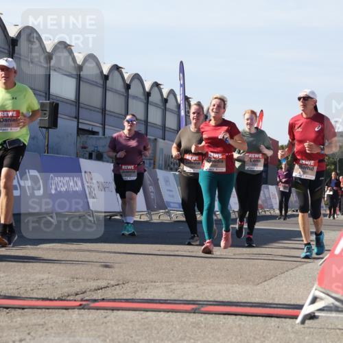 03.10.2025 - Köhlbrandbrückenlauf Luisa Fischer http://msf.ph/oto/9043397 03.10.2025 13:38:32 Ziel 4697, 4884, 5439, 5509, 5564, 5590, 5591, 6179, 6201, 6581, 6582, 6583 meine-sportfotos.de