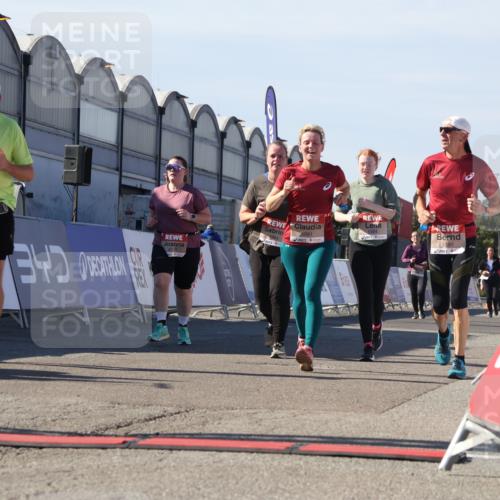 03.10.2025 - Köhlbrandbrückenlauf Luisa Fischer http://msf.ph/oto/9043399 03.10.2025 13:38:32 Ziel 4697, 4884, 5439, 5509, 5564, 5590, 5591, 6179, 6201, 6581, 6582, 6583 meine-sportfotos.de