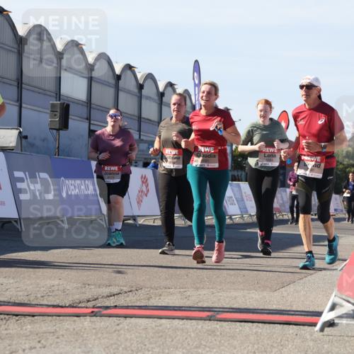 03.10.2025 - Köhlbrandbrückenlauf Luisa Fischer http://msf.ph/oto/9043406 03.10.2025 13:38:33 Ziel 4697, 4884, 5439, 5509, 5564, 5590, 5591, 6179, 6201, 6581, 6583 meine-sportfotos.de