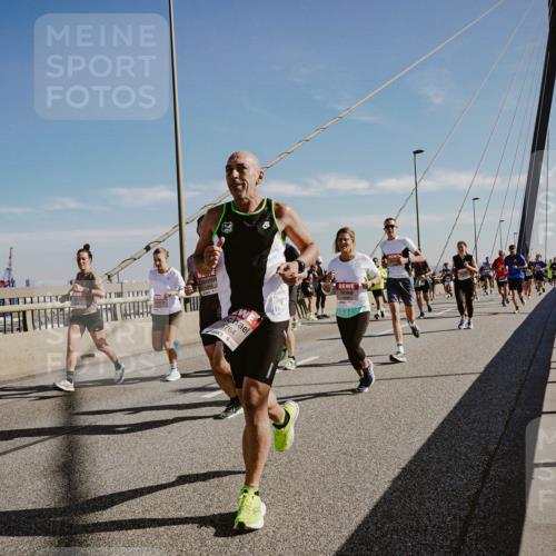 03.10.2025 - Köhlbrandbrückenlauf Michael Burmester http://msf.ph/oto/9043407 03.10.2025 12:24:58 Position 1 5764 meine-sportfotos.de