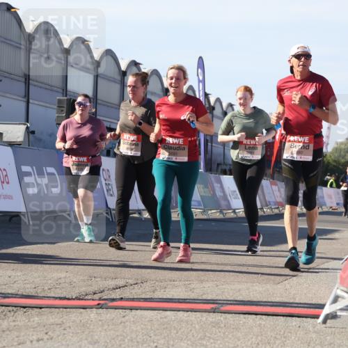 03.10.2025 - Köhlbrandbrückenlauf Luisa Fischer http://msf.ph/oto/9043417 03.10.2025 13:38:33 Ziel 4697, 4884, 5439, 5509, 5564, 5590, 5591, 6179, 6201, 6581, 6583 meine-sportfotos.de
