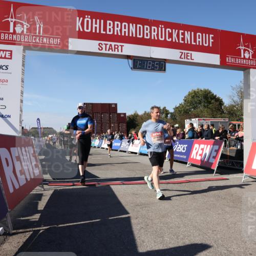 03.10.2025 - Köhlbrandbrückenlauf Lena Gebhardt http://msf.ph/oto/9043418 03.10.2025 13:18:57 Ziel 4077, 4556, 4630, 4676, 4756, 4889, 5304, 5449, 5974, 6117, 6267, 6475, 6506, 6556, 6573, 6795 meine-sportfotos.de