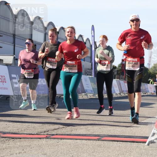 03.10.2025 - Köhlbrandbrückenlauf Luisa Fischer http://msf.ph/oto/9043422 03.10.2025 13:38:34 Ziel 4697, 4884, 5439, 5509, 5564, 5590, 5591, 6179, 6201 meine-sportfotos.de
