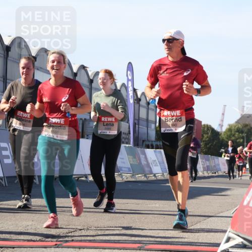 03.10.2025 - Köhlbrandbrückenlauf Luisa Fischer http://msf.ph/oto/9043435 03.10.2025 13:38:34 Ziel 4697, 4884, 5439, 5509, 5564, 5590, 5591, 6179, 6201 meine-sportfotos.de