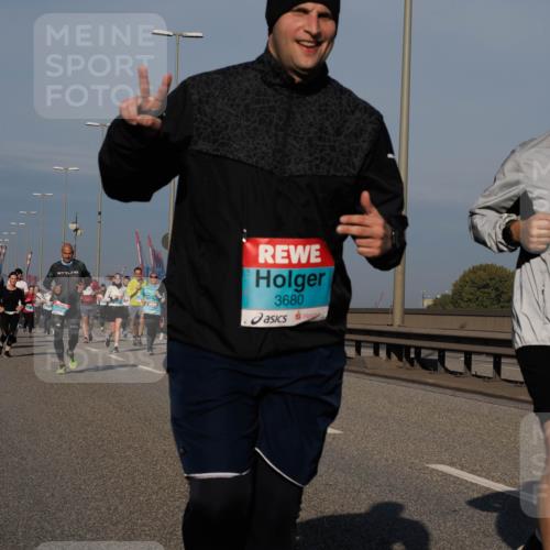 03.10.2025 - Köhlbrandbrückenlauf Fabian Wolf http://msf.ph/oto/9043436 03.10.2025 09:56:29 Position 3 3680, 3392 meine-sportfotos.de