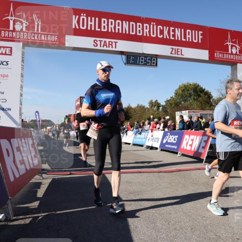 03.10.2025 - Köhlbrandbrückenlauf Lena Gebhardt http://msf.ph/oto/9043438 03.10.2025 13:18:58 Ziel 4077, 4556, 4630, 4676, 4756, 4889, 5027, 5304, 5449, 5974, 6117, 6267, 6475, 6506, 6573, 6795 meine-sportfotos.de