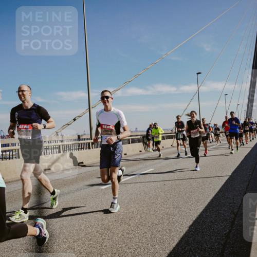 03.10.2025 - Köhlbrandbrückenlauf Michael Burmester http://msf.ph/oto/9043439 03.10.2025 12:24:59 Position 1 4496, 5793 meine-sportfotos.de