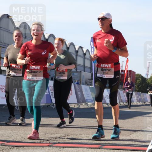 03.10.2025 - Köhlbrandbrückenlauf Luisa Fischer http://msf.ph/oto/9043441 03.10.2025 13:38:35 Ziel 4697, 4884, 5439, 5564, 5590, 5591, 6179, 6201 meine-sportfotos.de