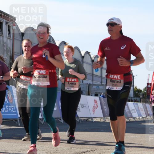 03.10.2025 - Köhlbrandbrückenlauf Luisa Fischer http://msf.ph/oto/9043443 03.10.2025 13:38:35 Ziel 4697, 4884, 5439, 5564, 5590, 5591, 6179, 6201 meine-sportfotos.de