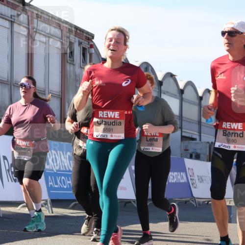 03.10.2025 - Köhlbrandbrückenlauf Luisa Fischer http://msf.ph/oto/9043448 03.10.2025 13:38:35 Ziel 4697, 4884, 5439, 5564, 5590, 5591, 6179, 6201 meine-sportfotos.de
