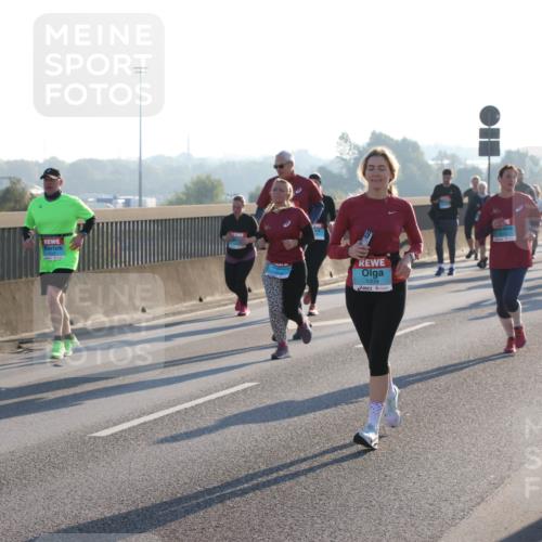 03.10.2025 - Köhlbrandbrückenlauf Lena Gebhardt http://msf.ph/oto/9043455 03.10.2025 09:26:38 Position 1 1209 meine-sportfotos.de