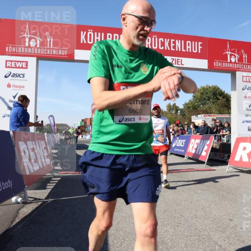 03.10.2025 - Köhlbrandbrückenlauf Lena Gebhardt http://msf.ph/oto/9043456 03.10.2025 12:59:38 Ziel 4111, 4215, 4270, 4475, 6060, 6325, 6364, 6616, 6654, 6666, 6754 meine-sportfotos.de