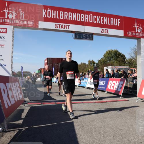 03.10.2025 - Köhlbrandbrückenlauf Lena Gebhardt http://msf.ph/oto/9043462 03.10.2025 13:19:00 Ziel 4556, 4630, 4676, 4756, 4889, 5027, 5304, 5449, 5974, 6117, 6127, 6267, 6475, 6573, 6795 meine-sportfotos.de