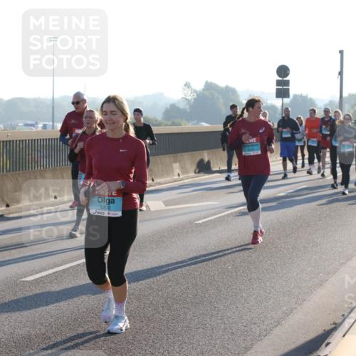 03.10.2025 - Köhlbrandbrückenlauf Lena Gebhardt http://msf.ph/oto/9043473 03.10.2025 09:26:39 Position 1 1209, 3019 meine-sportfotos.de