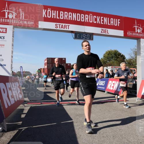 03.10.2025 - Köhlbrandbrückenlauf Lena Gebhardt http://msf.ph/oto/9043474 03.10.2025 13:19:01 Ziel 4556, 4630, 4676, 4756, 4889, 5027, 5304, 5449, 5974, 6117, 6127, 6267, 6475, 6573, 6795 meine-sportfotos.de