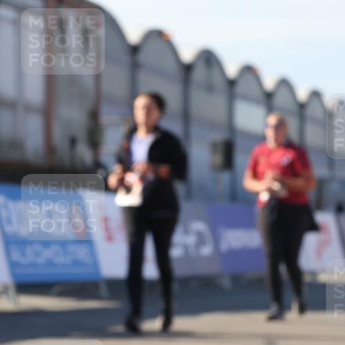 03.10.2025 - Köhlbrandbrückenlauf Luisa Fischer http://msf.ph/oto/9043485 03.10.2025 13:38:48 Ziel 4723, 5529, 5533, 6640 meine-sportfotos.de
