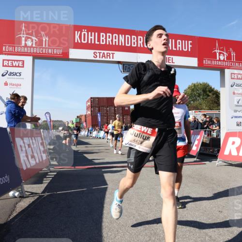 03.10.2025 - Köhlbrandbrückenlauf Lena Gebhardt http://msf.ph/oto/9043486 03.10.2025 12:59:39 Ziel 4111, 4215, 4270, 4475, 6060, 6325, 6364, 6616, 6654, 6666, 6754 meine-sportfotos.de