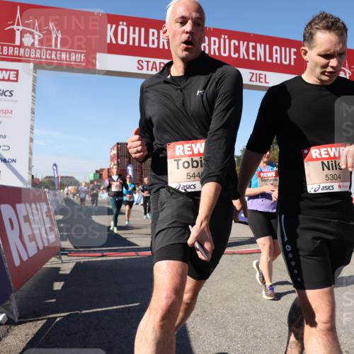 03.10.2025 - Köhlbrandbrückenlauf Lena Gebhardt http://msf.ph/oto/9043493 03.10.2025 13:19:02 Ziel 4556, 4630, 4676, 4756, 4876, 4889, 5027, 5304, 5449, 5974, 6088, 6117, 6127, 6267, 6475, 6573, 6795 meine-sportfotos.de