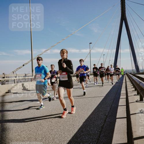 03.10.2025 - Köhlbrandbrückenlauf Michael Burmester http://msf.ph/oto/9043510 03.10.2025 12:25:04 Position 1 6821 meine-sportfotos.de